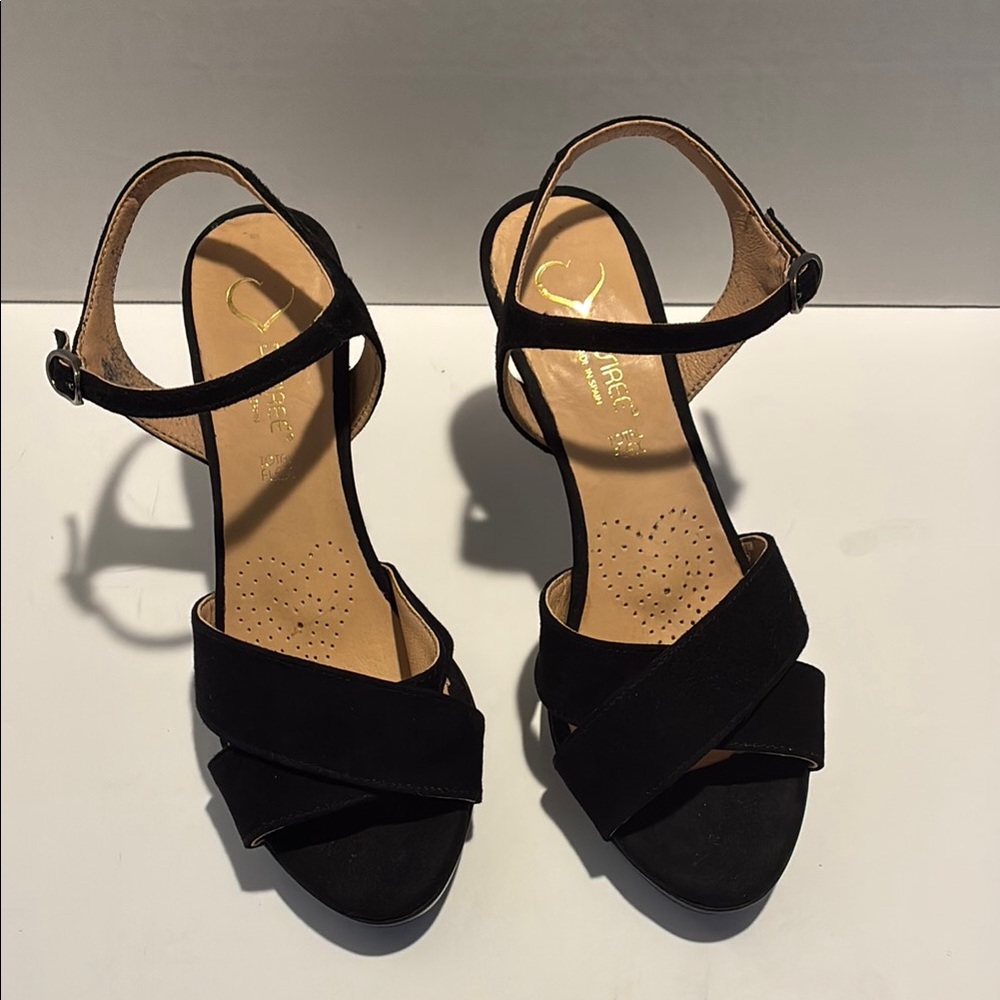 Desiree heeled sandals black
Size EU 38  US 7.5 women’s